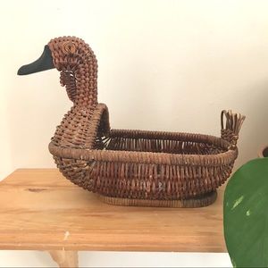 Wicker duck basket
